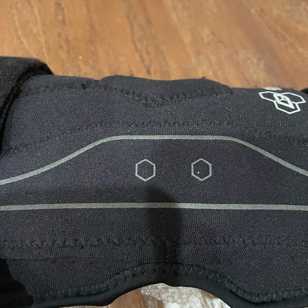 DonJoy Bionic Knee Brace Hinged Black‎ Size Small